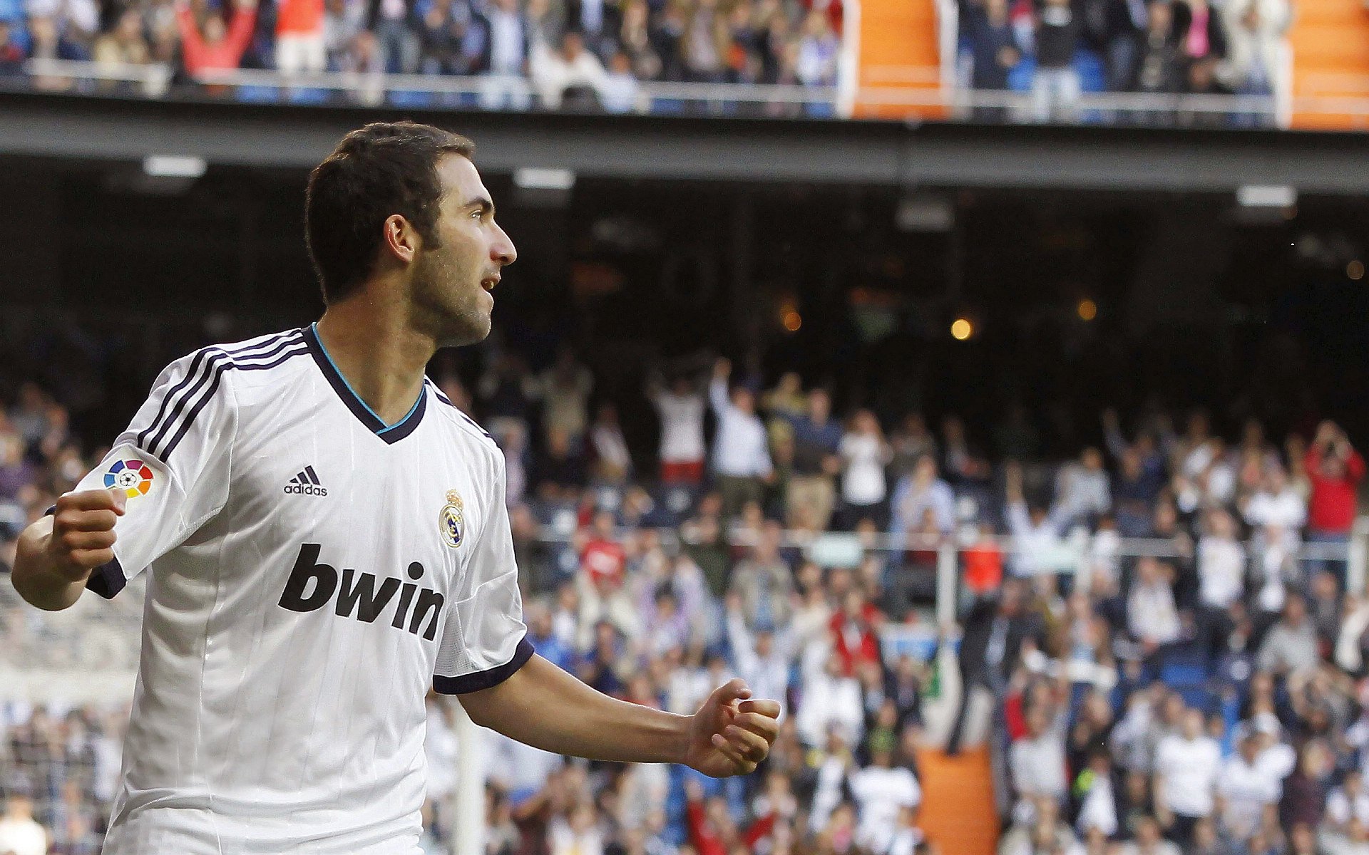 反败为胜引发热议！，东契奇在掘金比赛中出色防守赢得满堂喝彩